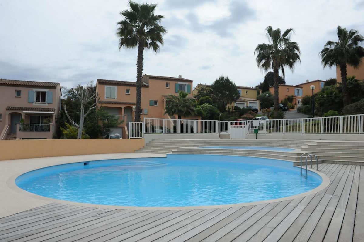 In Park With Pool Appartement *